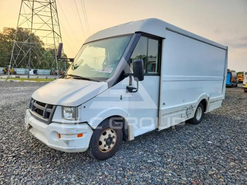 2017 Isuzu NPR photo