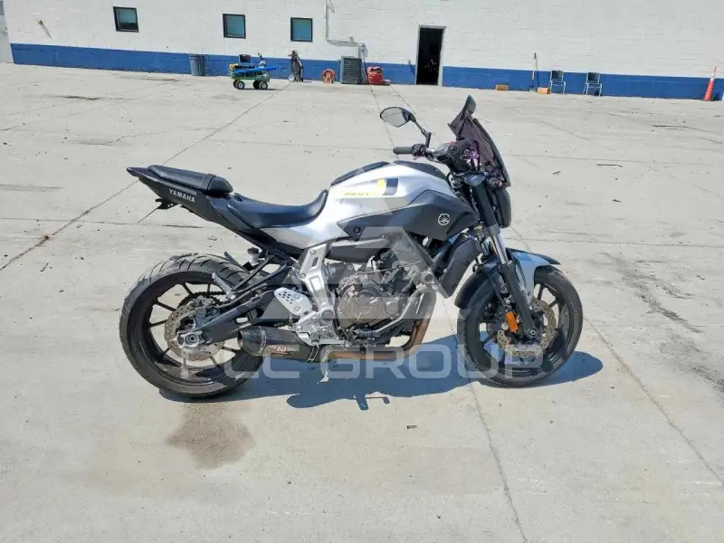 2017 Yamaha FZ07 фото