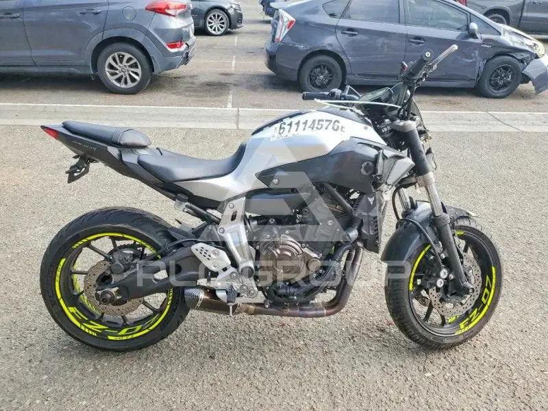 2017 Yamaha FZ07 фото