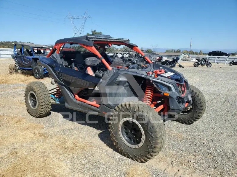 2017 Can-AM Sidebyside photo