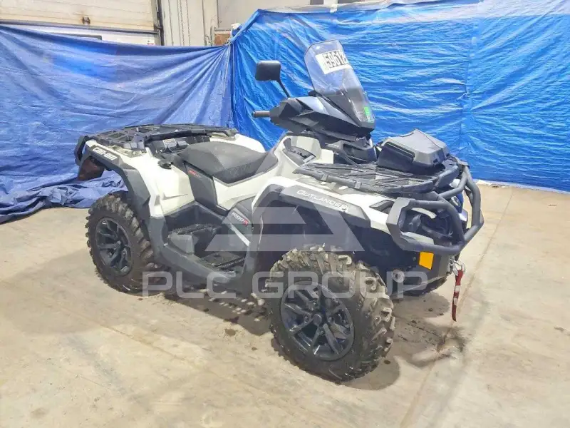 2017 Can-AM Atv photo