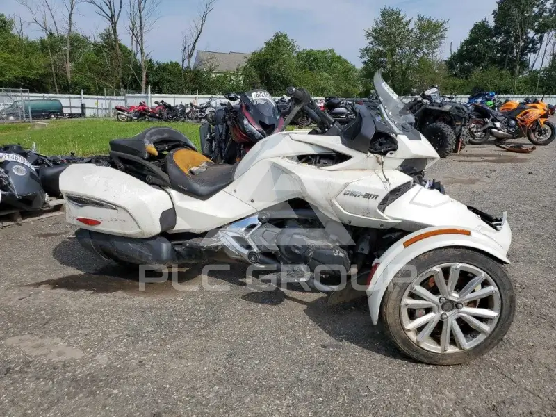 2017 Can-AM SPYDER фото