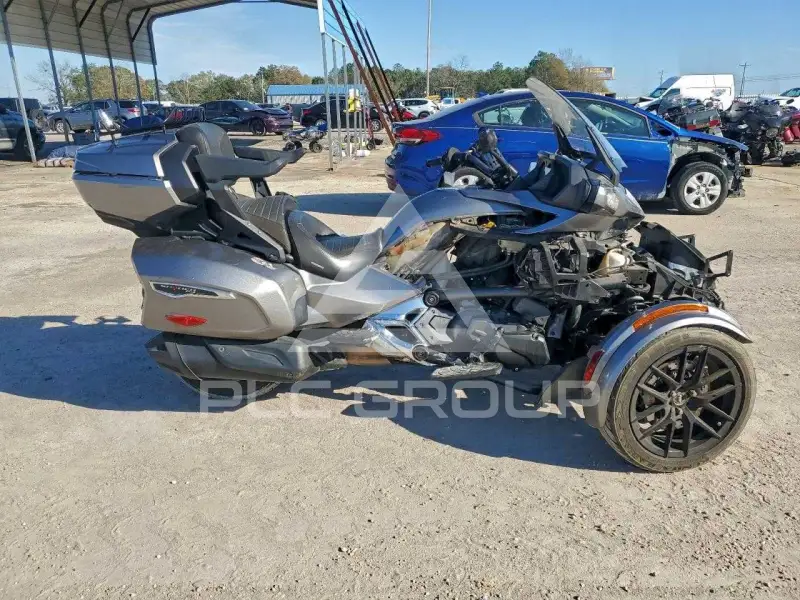 2017 Can-AM SPYDER фото