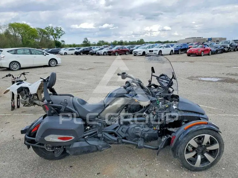 2017 Can-AM SPYDER фото