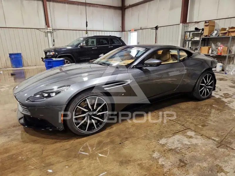 2017 Aston Martin  фото