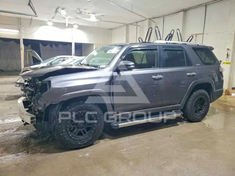 2017 Toyota 4 RUNNER photo