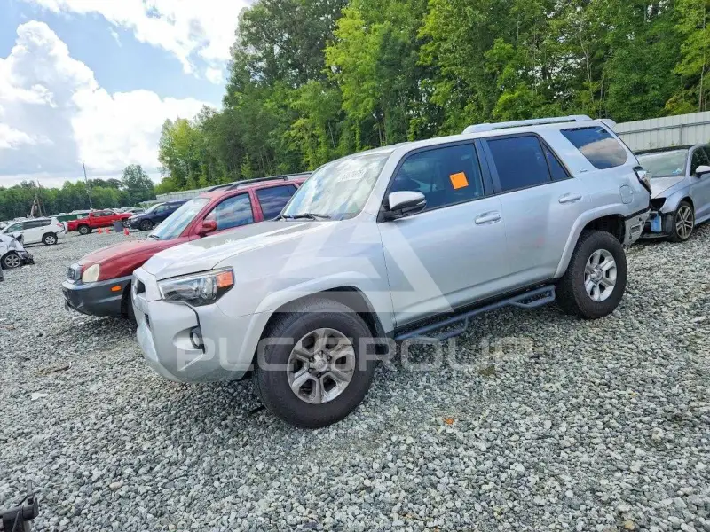 2017 Toyota 4 RUNNER photo