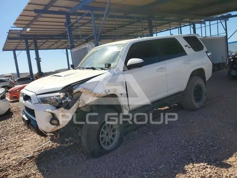 2017 Toyota 4 RUNNER photo