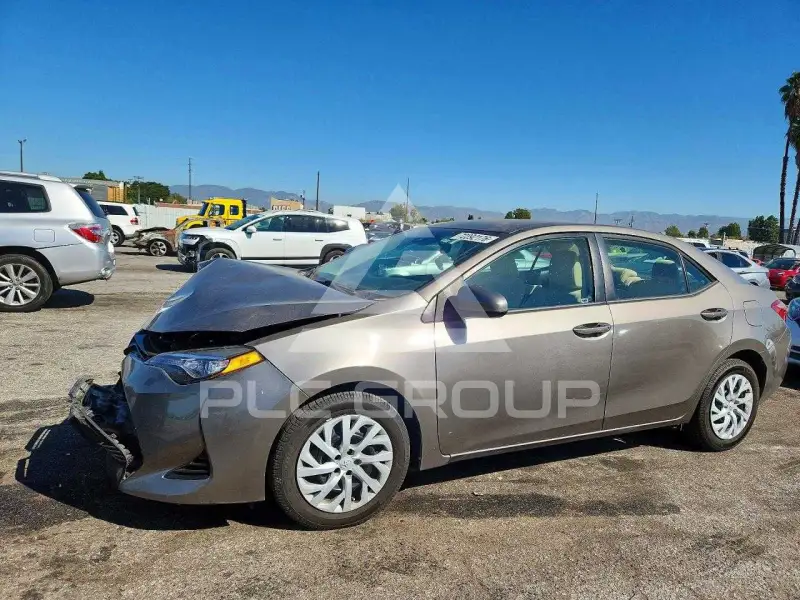 2017 Toyota COROLLA фото