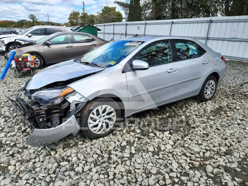 2017 Toyota COROLLA фото