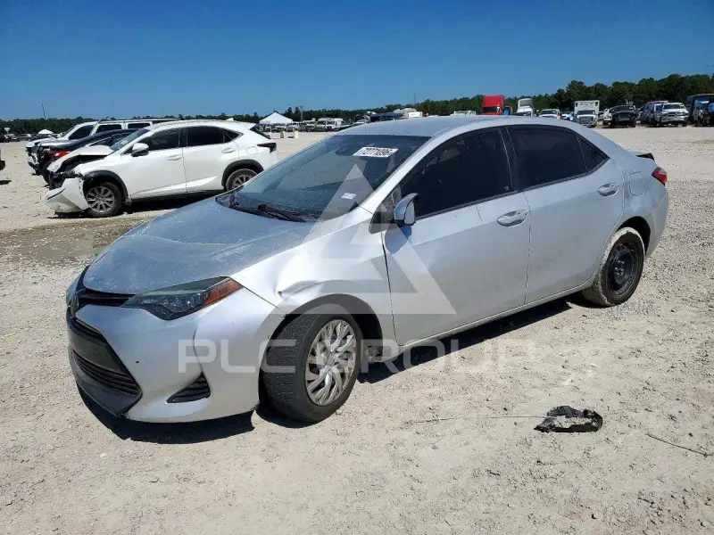 2017 Toyota COROLLA фото