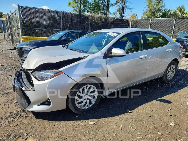 2017 Toyota COROLLA фото