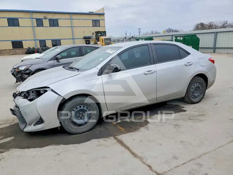 2017 Toyota COROLLA фото