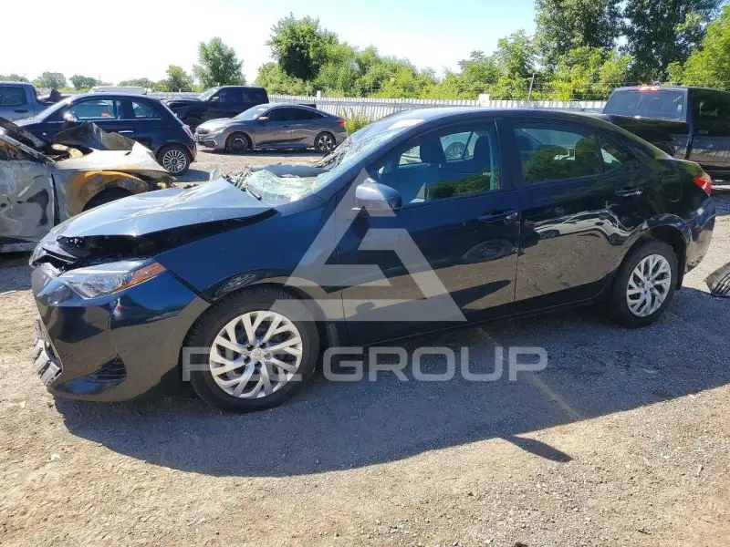 2017 Toyota COROLLA фото