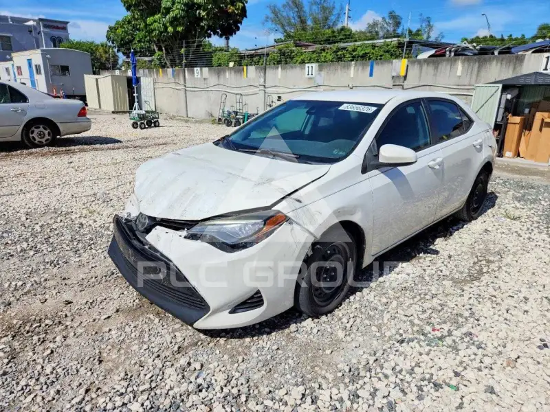 2017 Toyota COROLLA фото