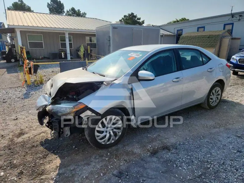2017 Toyota COROLLA фото