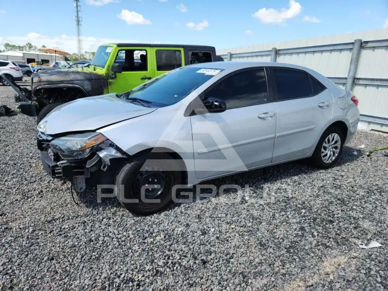 2017 Toyota COROLLA фото