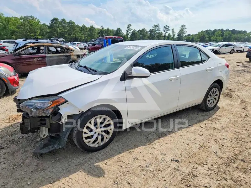 2017 Toyota COROLLA фото