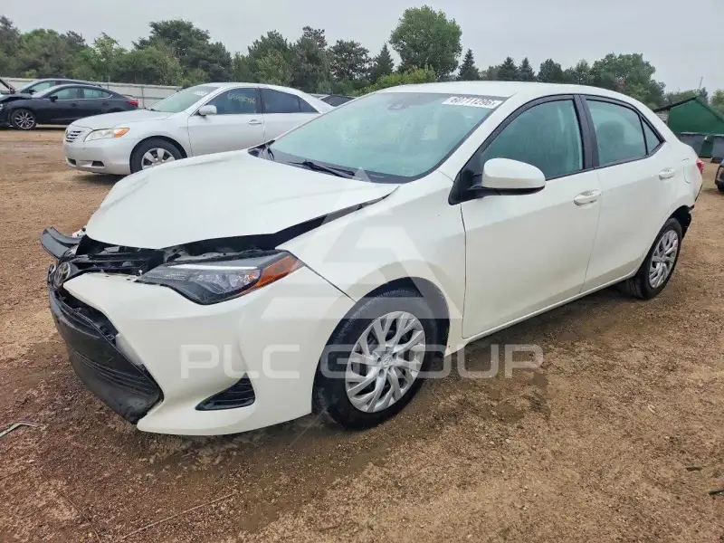 2017 Toyota COROLLA фото