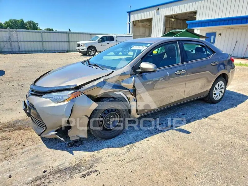 2017 Toyota COROLLA фото