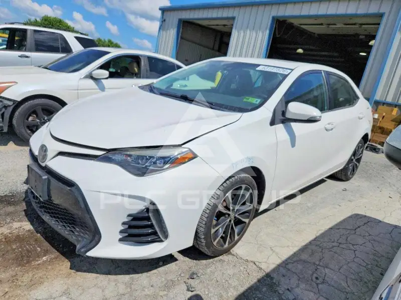 2017 Toyota COROLLA фото