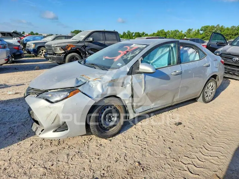 2017 Toyota COROLLA фото