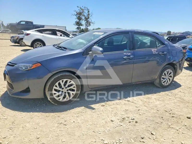 2017 Toyota COROLLA фото