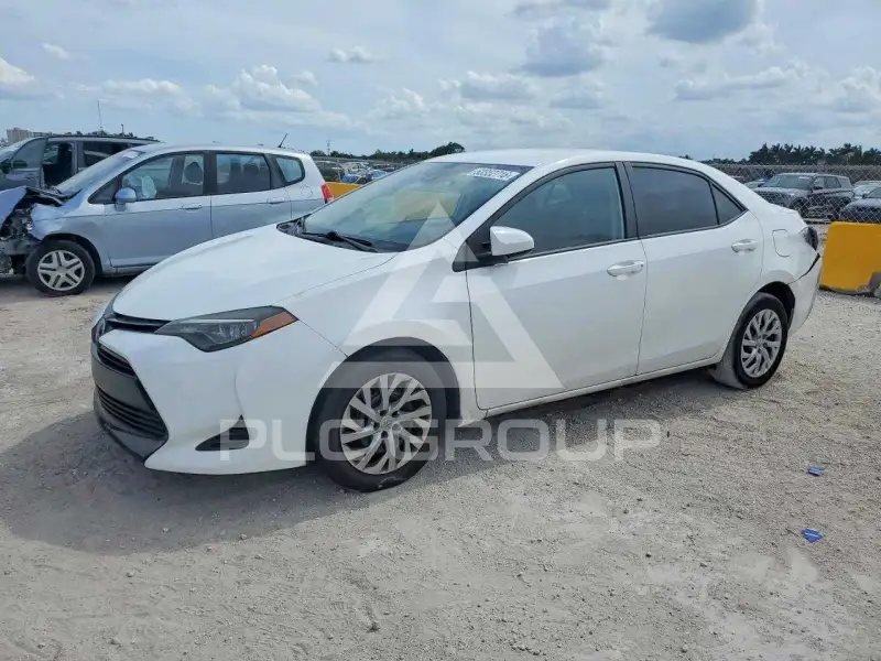 2017 Toyota COROLLA фото