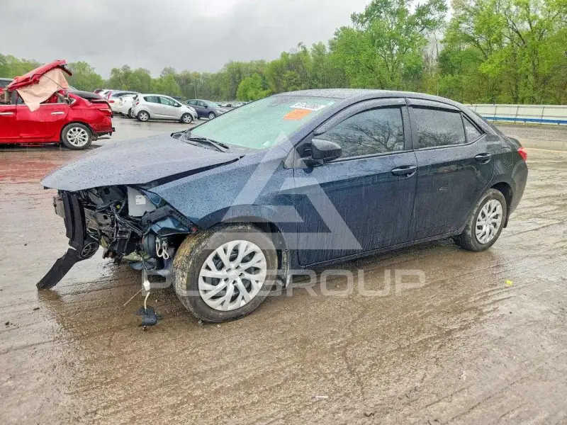 2017 Toyota COROLLA фото