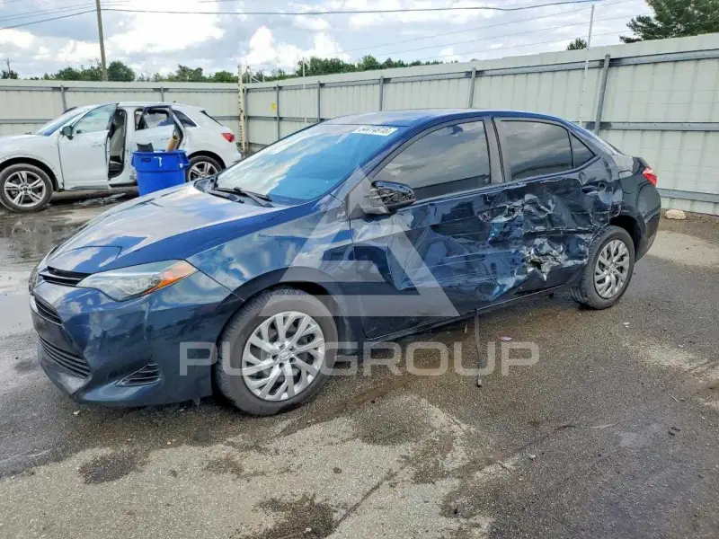 2017 Toyota COROLLA фото