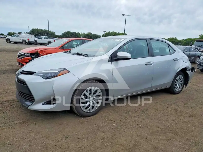 2017 Toyota COROLLA фото