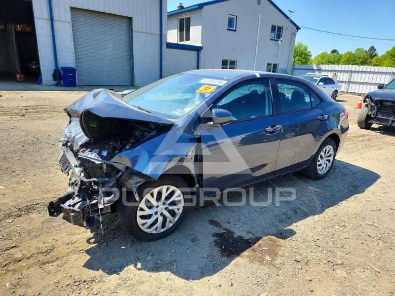 2017 Toyota COROLLA фото