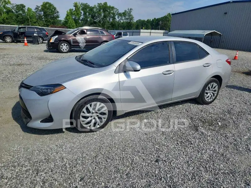 2017 Toyota COROLLA фото