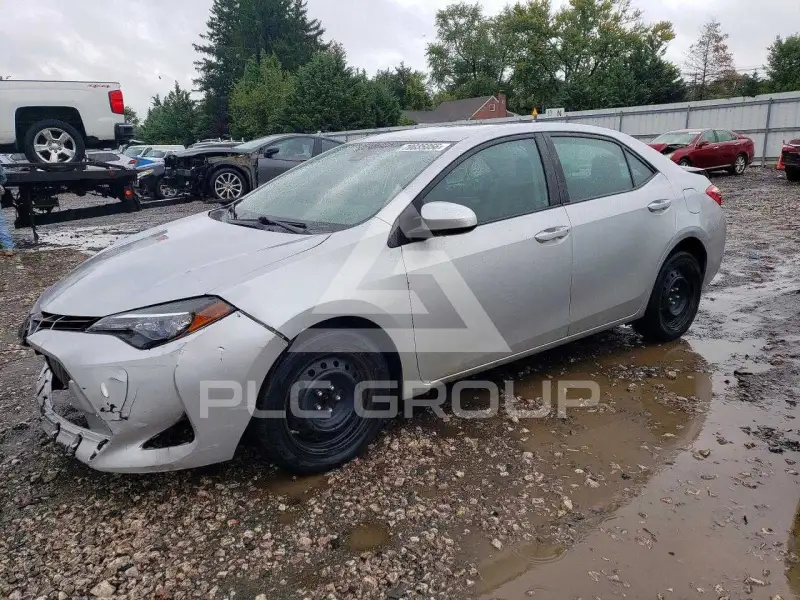 2017 Toyota COROLLA фото