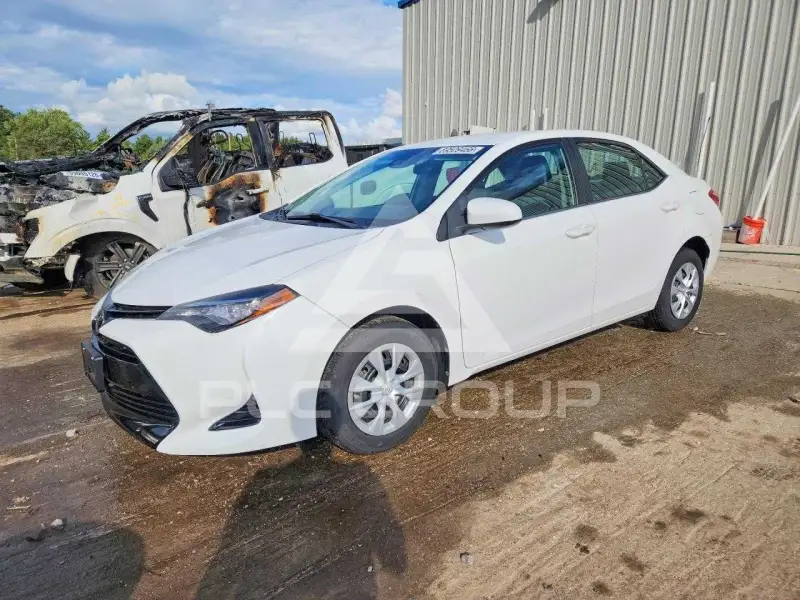 2017 Toyota COROLLA фото