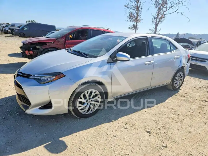 2017 Toyota COROLLA фото