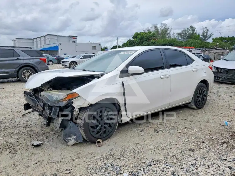 2017 Toyota COROLLA фото