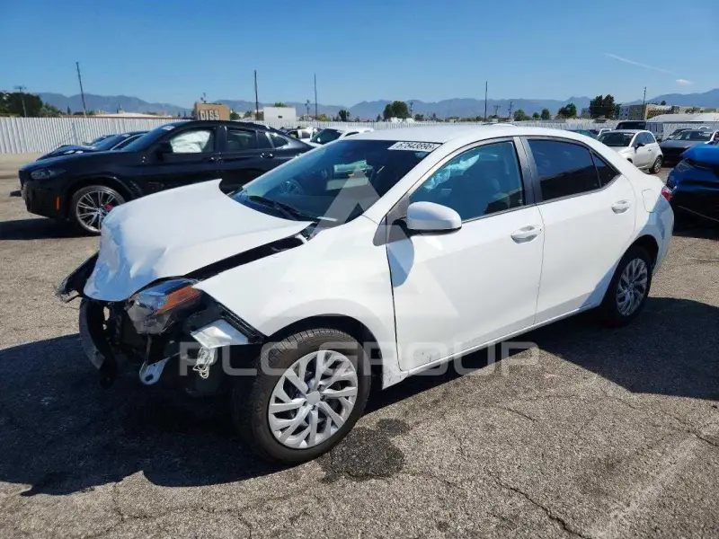 2017 Toyota COROLLA фото