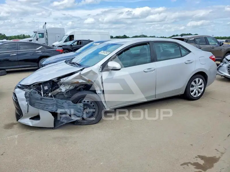 2017 Toyota COROLLA фото