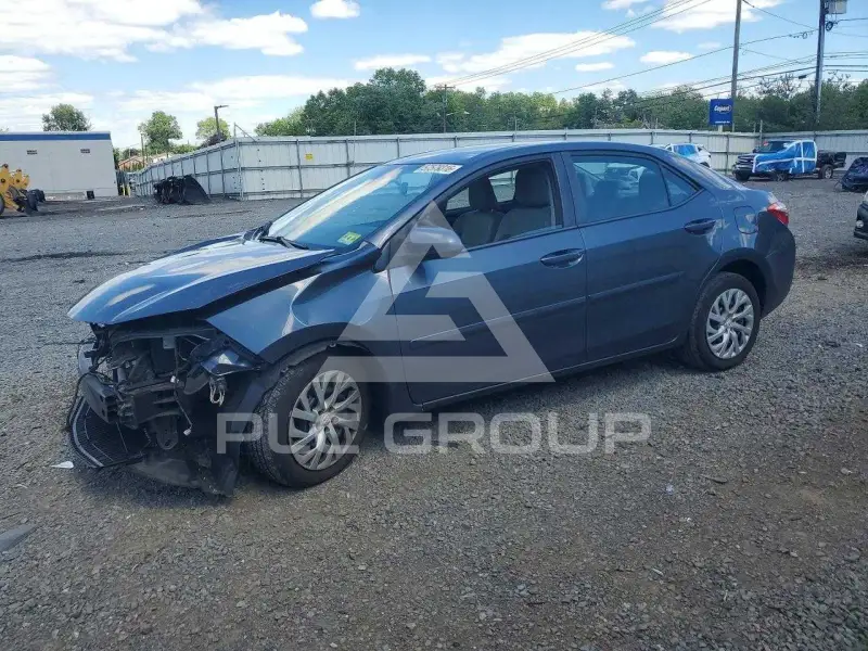 2017 Toyota COROLLA фото