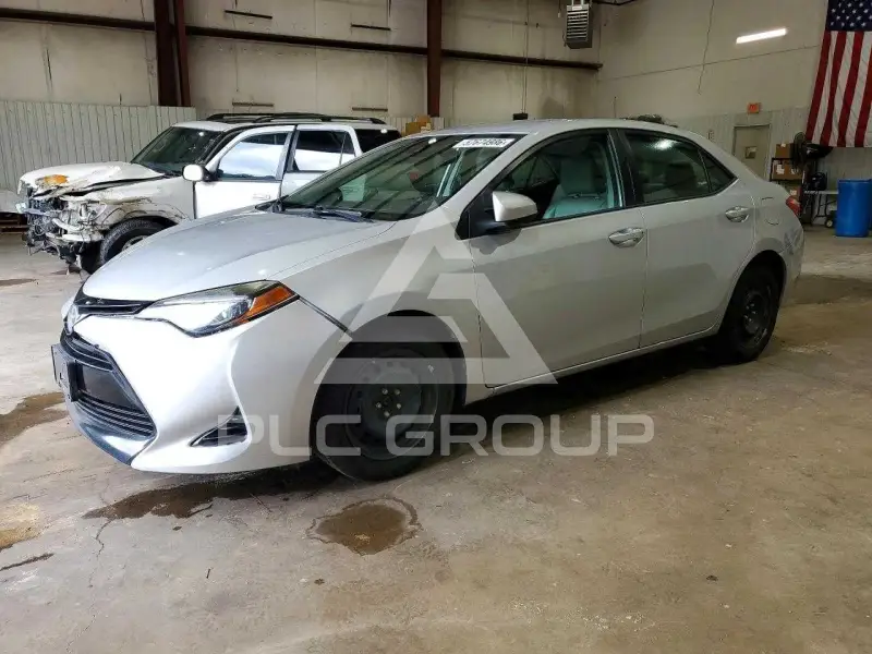 2017 Toyota COROLLA фото
