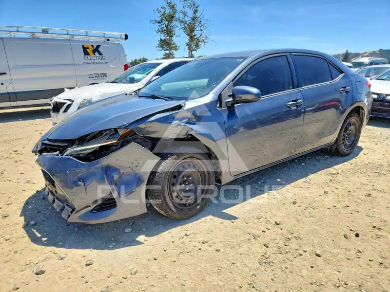 2017 Toyota COROLLA фото