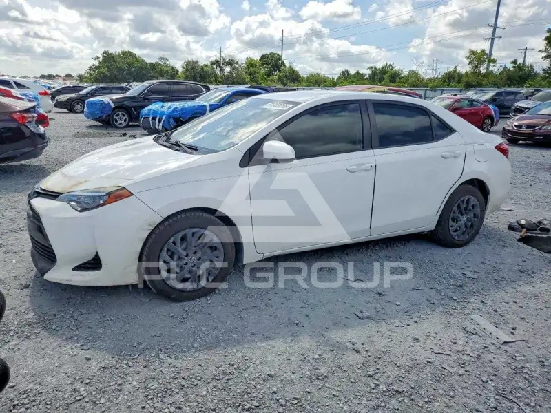2017 Toyota COROLLA фото