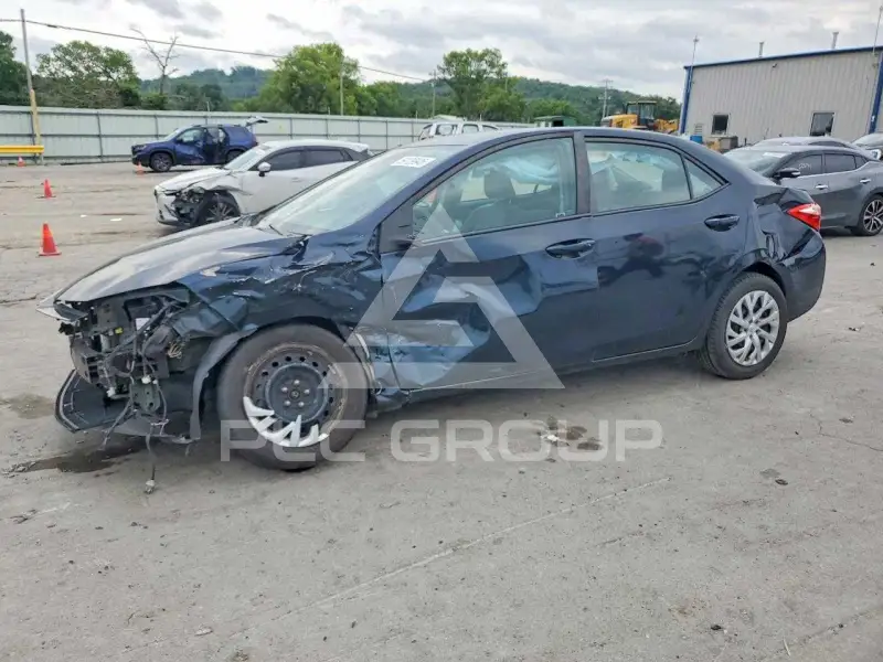 2017 Toyota COROLLA фото