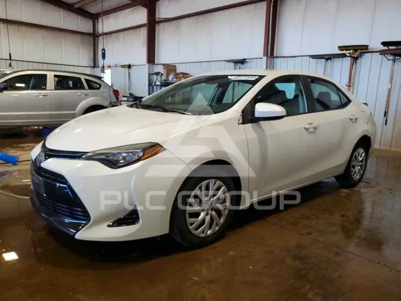 2017 Toyota COROLLA фото