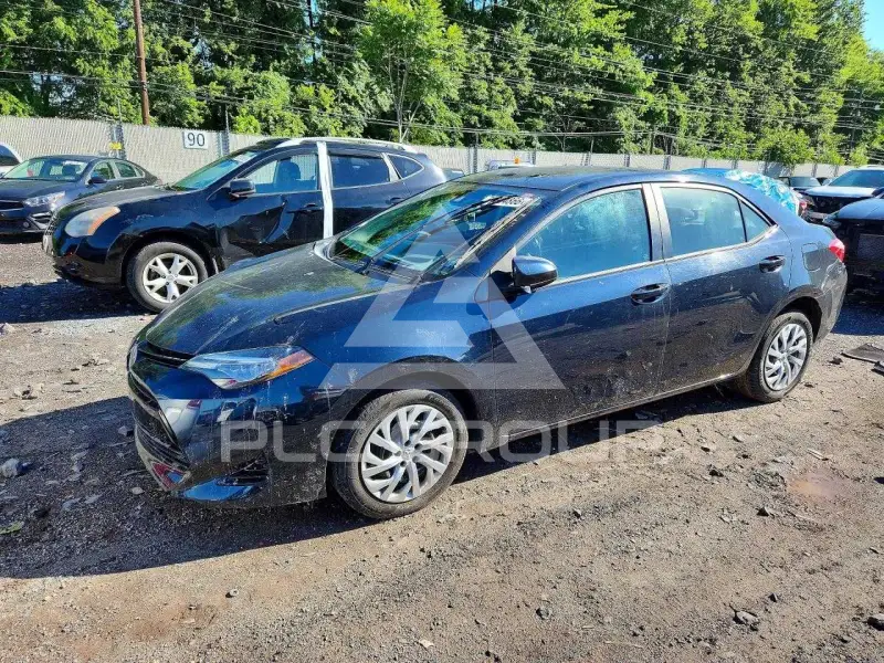 2017 Toyota COROLLA фото