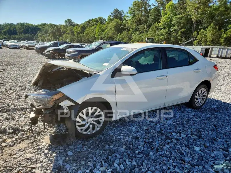 2017 Toyota COROLLA фото