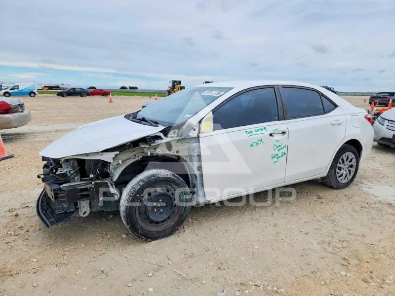 2017 Toyota COROLLA фото