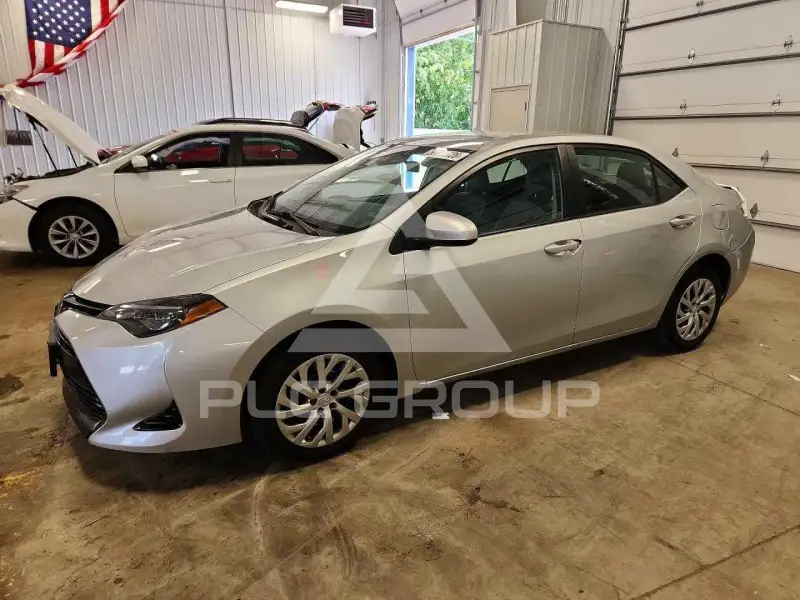 2017 Toyota COROLLA фото