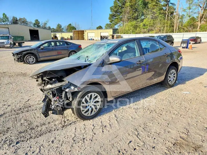 2017 Toyota COROLLA фото